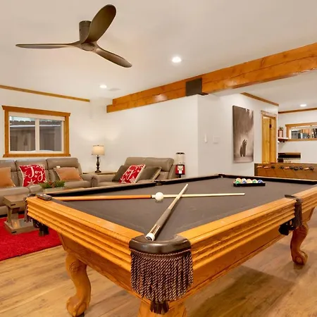 Elmwood Place- Hot Tub- Packed Game Room